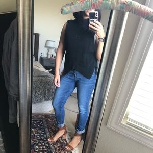 Sleeveless sweater knitted top